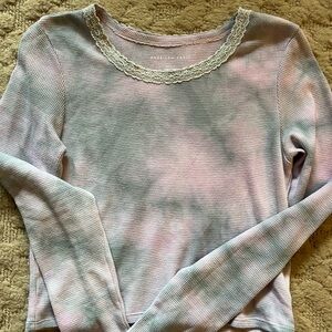 Women’s crop long sleeve tee
